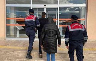 Evlilik vaadiyle dolandırıcılık yapan 1’i kadın...