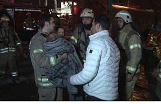 Fatih’te 6 katlı otelde çıkan yangında 60 kişi...