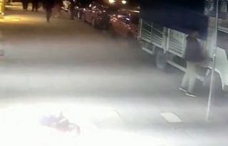 Fatih’teki kamyonet hırsızlığı kamerada