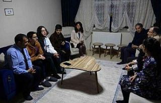 Fransa ve Romanyalı öğrenciler Vanlı ailelere...