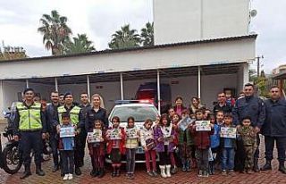 Gazipaşa’da jandarmayı ziyaret eden öğrencilere...