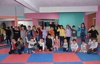 Germencik Belediyesi halk oyunları kursuna yoğun...