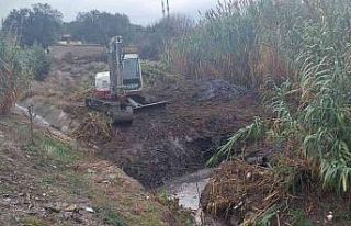 Gökçeahmet’de dere yatakları temizlendi