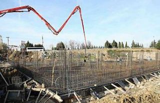 Gölcük’e yapılan yeni terminalin temel betonu...