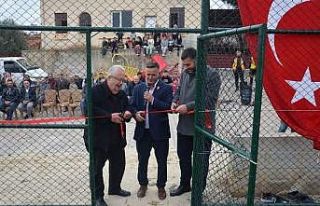 Gömeç Belediyesi’nden gençlere halı saha