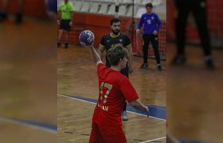 Göztepe Hentbol takımı forması giyen Arslankara’ya...