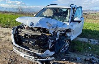 Güneş ışığı gözüne gelen sürücü kaza yaptı:...