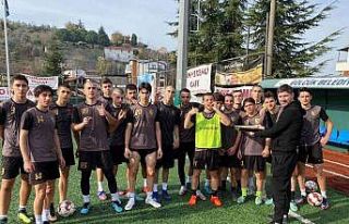 Gürcistan U-17 futbol takımı Aragvelebi, Gölcük’te...