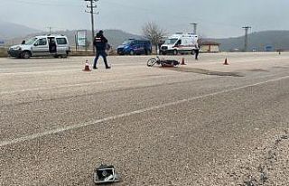 Hafif ticari araç ile motosiklet çarpıştı: 2...