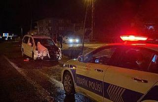 Hafif ticari araç patpata çarptı: 4 yaralı