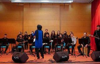 Halkın üniversitesinde halk ezgileri yankılandı