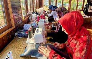 Hamarat kadınlar ’geleceklerini dikiyor’