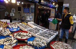 Hamsi Trabzon açıklarına ulaşınca tezgahlardaki...