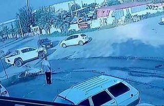 Hatay’da 3 aracın karıştığı kaza kameraya...