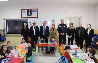 Hayırseverler minik öğrencileri mutlu etti