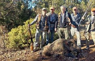 Hisarcıklı avcılar yaklaşık 350 kilo ağırlığında...