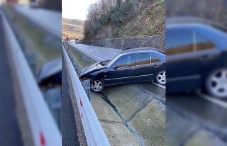 Hurdaya dönen aracın sürücüsünü kemer kurtardı