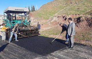 Hürriyet Mahallesi’nde asfalt çalışmaları devam...