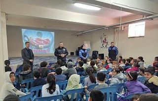 İdil polisi minik öğrencileri bilgilendirdi