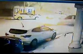 Iğdır‘da hafif ticari araç otomobile çarptı:...