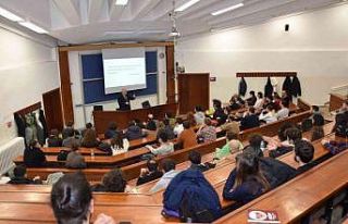 İİBF’de "2001 Krizi ve Türkiye Ekonomisi"...