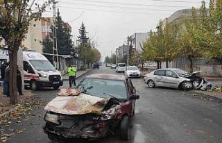 İki otomobil çarpıştı: 4 yaralı