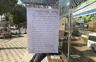 İlkokul öğrencisinin otobüs durağına astığı...