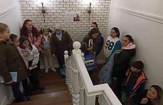 İmza günü izdihamı indirim kuyruklarını aratmadı