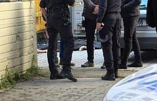 İş hanın 7. katından aracın üzerine düşen...