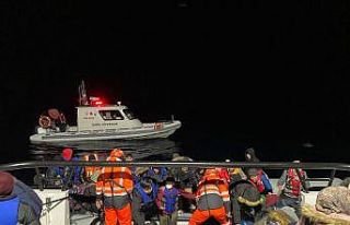 İzmir açıklarında 49 düzensiz göçmen kurtarıldı