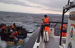 İzmir açıklarında 59 düzensiz göçmen kurtarıldı