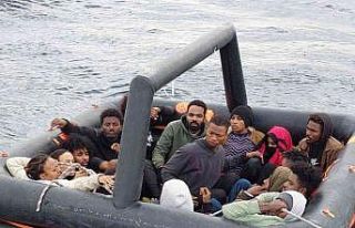 İzmir açıklarında 84 düzensiz göçmen kurtarıldı,...