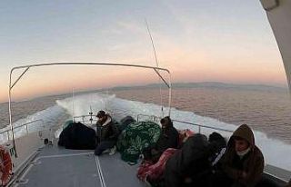 İzmir’de 17 göçmen kurtarıldı