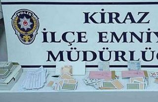 İzmir’de ’Okuma-Yazma Derneği’ne kumar baskını