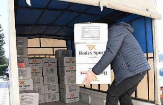 İznik Belediyesi’nden miniklere kışlık hediye