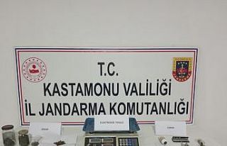 Jandarmanın durdurduğu araçta uyuşturucu ele geçirildi:...