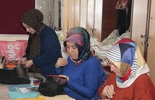 Kadınlar hem öğreniyor hem üretiyor