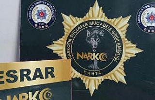 Kahta yolcu minibüsüne uyuşturucu baskını