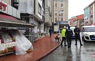 Kaldırımda düşüp yaralanan yaşlı adam hastaneye...