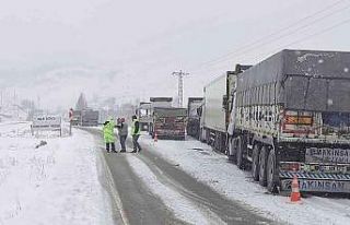 Kar ve tipinin etkili olduğu Kop Dağı güzergahı...