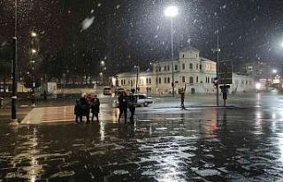 Kar yağışı etkisini gösterdi, bazı sürücüler...