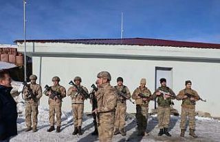 Karlı üs bölgelerinde vatan nöbeti