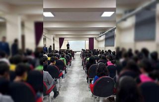 Kars’ta polisten siber zorbalık ve teknoloji bağılılığı...