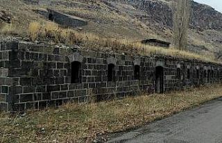 Kars’ta tarihi hamam yıkılıyor