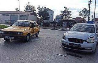 Kavşakta kaza: 1 yaralı