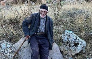Kaybolan 90 yaşındaki yaşlı adamı jandarma drone...