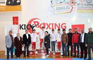 Kick boks şampiyonlarına madalyaları teslim edildi