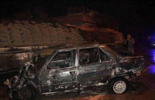 Kilis’te tıra çarpan araç alev alev yandı, otomobildeki...