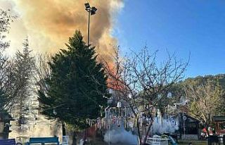 Kızılcahamam’da ahşap restoran alevlere teslim...