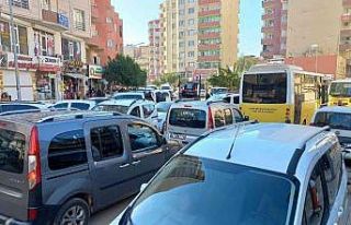 Kızıltepe’de çift sıra park çilesi bitmiyor